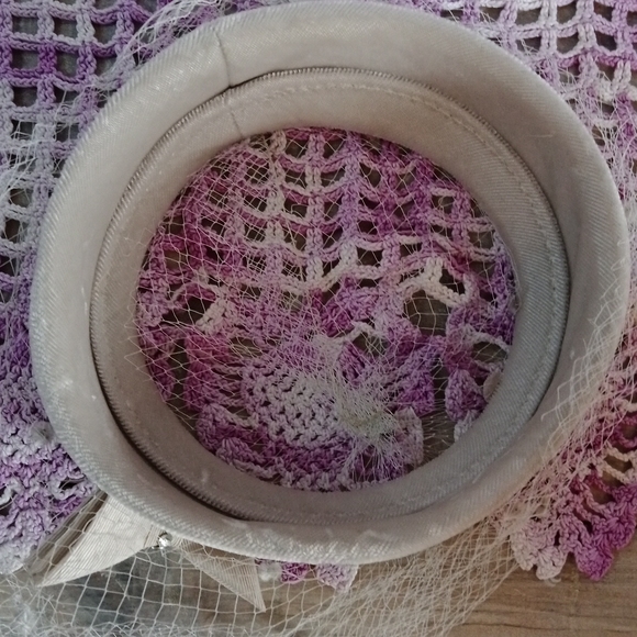 1950s Vintage Bumper Velveteen with Netting & Rhinestone Bow Tan Hat - Picture 7 of 12